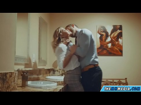 ❤️ Khi một cô gái tóc vàng busty quyến rũ bạn trong một nhà vệ sinh công cộng ❤️  Sluts ở% vi.sexarxiv.ru%  ❤